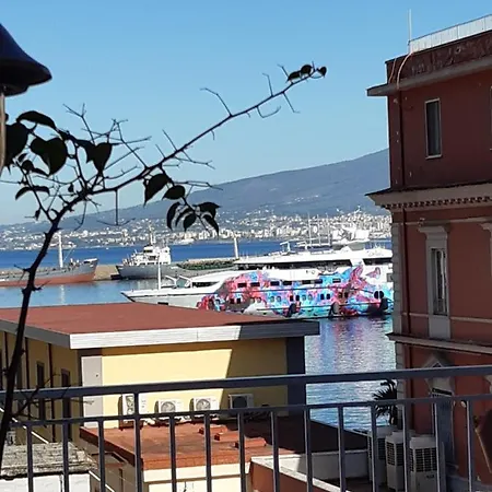 ベッド・アンド・ブレックファスト La Terrazza Sul Porto カステッランマーレ・ディ・スタービア