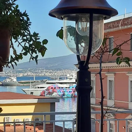 La Terrazza Sul Porto * カステッランマーレ・ディ・スタービア