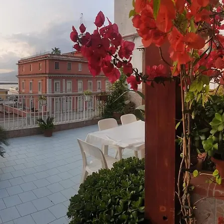 ベッド・アンド・ブレックファスト La Terrazza Sul Porto